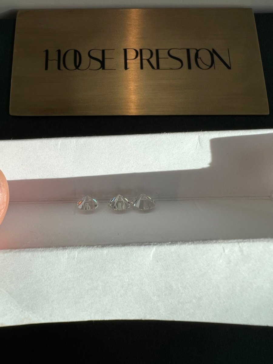 Choosing The Right Diamond For Your Engagement Ring - HP Diamond Jewellery